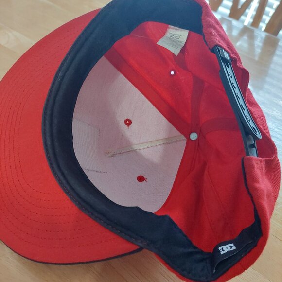 DC Shoe Co Classic adjustable Snapback Red and Black Baseball Cap - Picture 8 of 9